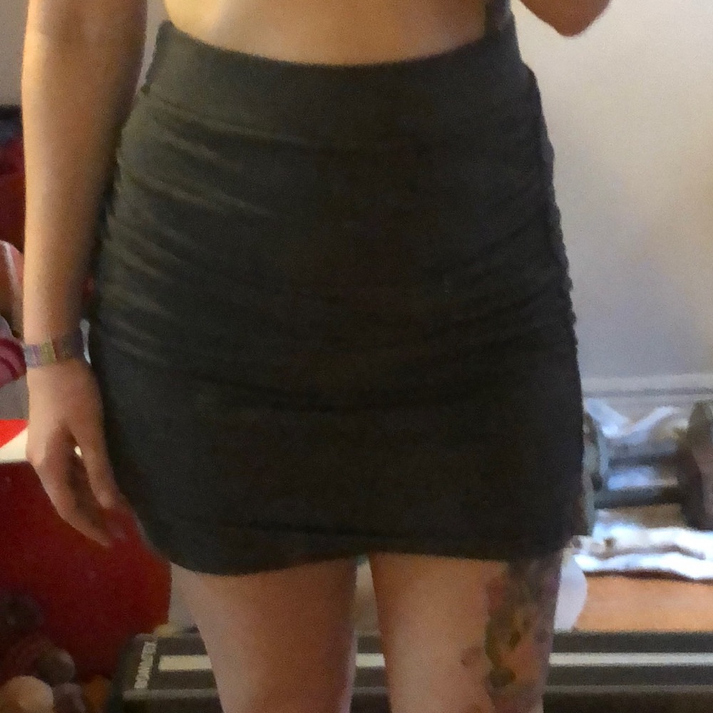 Stretchy grey skirt